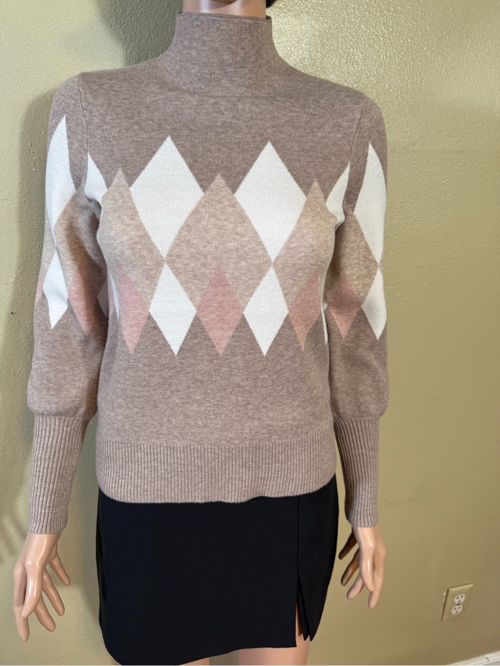 Rachel Zoe Tan & Pink Argyle Mock Neck Balloon Sleeve Sweater - Size S ( NWOT ) - Picture 4 of 11
